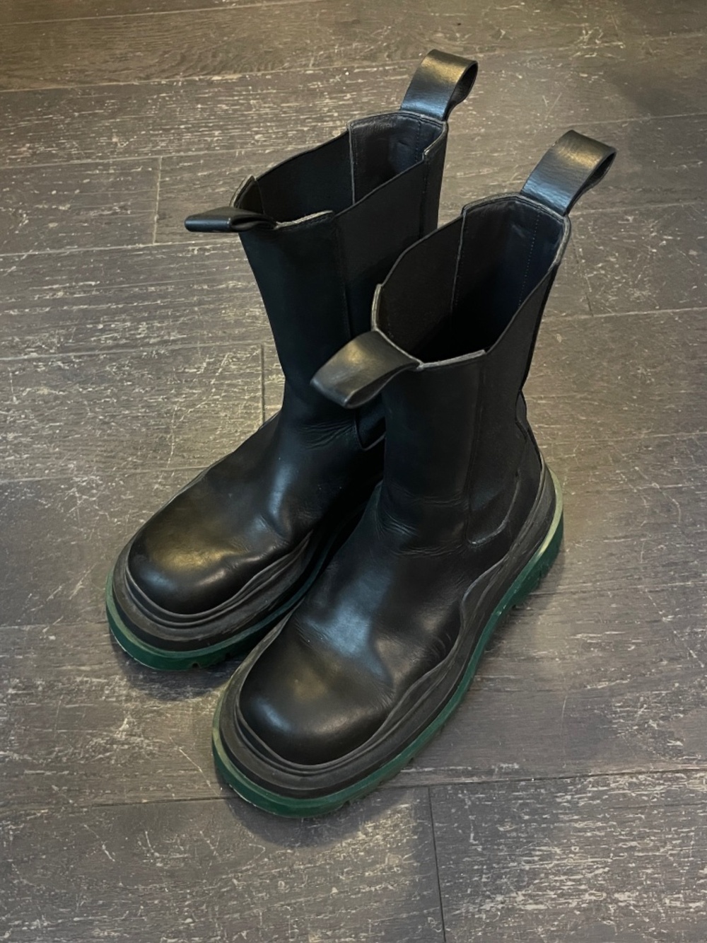 Bottega Veneta Tire Black Green Calfskin Leather Chelsea Boots women's size 39
